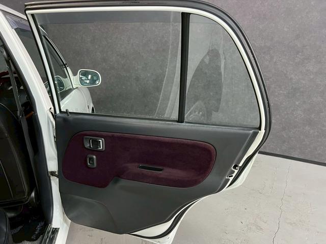 ミラジーノ ジーノ　車検９年１１月　５ＭＴ　マニュアルギヤシフト　キーレス　カセット　ＳＲＳエアバッグ　パワステ　パワーウィンドウ　シートカバー　２ＷＤ（17枚目）