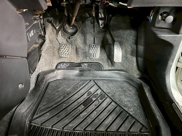 ミラジーノ ジーノ　車検９年１１月　５ＭＴ　マニュアルギヤシフト　キーレス　カセット　ＳＲＳエアバッグ　パワステ　パワーウィンドウ　シートカバー　２ＷＤ（19枚目）