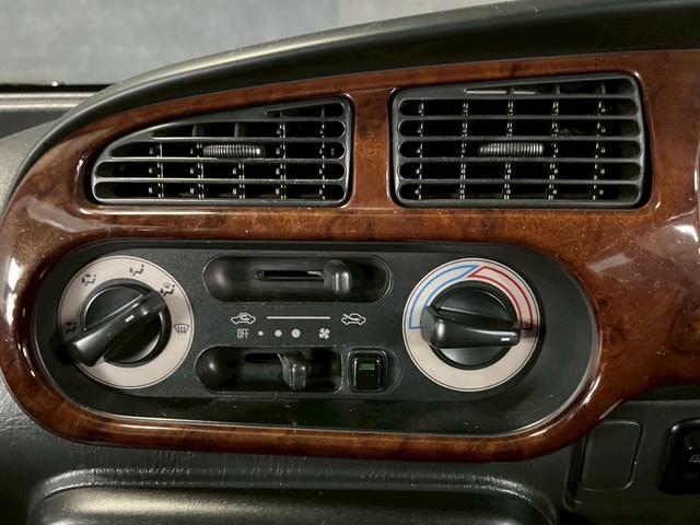 ミラジーノ ジーノ　車検９年１１月　５ＭＴ　マニュアルギヤシフト　キーレス　カセット　ＳＲＳエアバッグ　パワステ　パワーウィンドウ　シートカバー　２ＷＤ（54枚目）