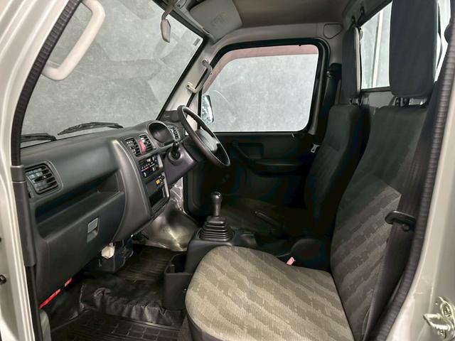 キャリイトラック ＫＵ　エアコン・パワステ　車検８年１１月　４ＷＤ　５ＭＴ　マニュアルギヤシフト　エアコン　ラジオ　ＡＢＳ　ヘッドライトレベライザー　パワステ（11枚目）