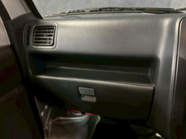 キャリイトラック ＫＵ　エアコン・パワステ　車検８年１１月　４ＷＤ　５ＭＴ　マニュアルギヤシフト　エアコン　ラジオ　ＡＢＳ　ヘッドライトレベライザー　パワステ（14枚目）