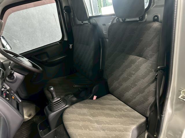 キャリイトラック ＫＵ　エアコン・パワステ　車検８年１１月　４ＷＤ　５ＭＴ　マニュアルギヤシフト　エアコン　ラジオ　ＡＢＳ　ヘッドライトレベライザー　パワステ（17枚目）