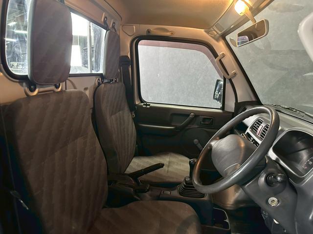 キャリイトラック ＫＵ　エアコン・パワステ　車検８年１１月　４ＷＤ　５ＭＴ　マニュアルギヤシフト　エアコン　ラジオ　ＡＢＳ　ヘッドライトレベライザー　パワステ（18枚目）