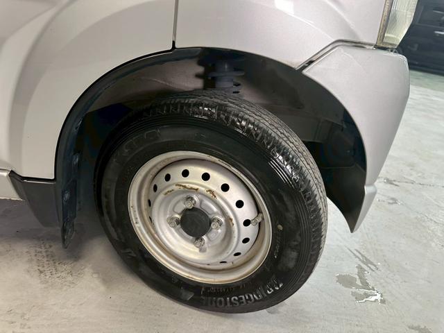 キャリイトラック ＫＵ　エアコン・パワステ　車検８年１１月　４ＷＤ　５ＭＴ　マニュアルギヤシフト　エアコン　ラジオ　ＡＢＳ　ヘッドライトレベライザー　パワステ（26枚目）