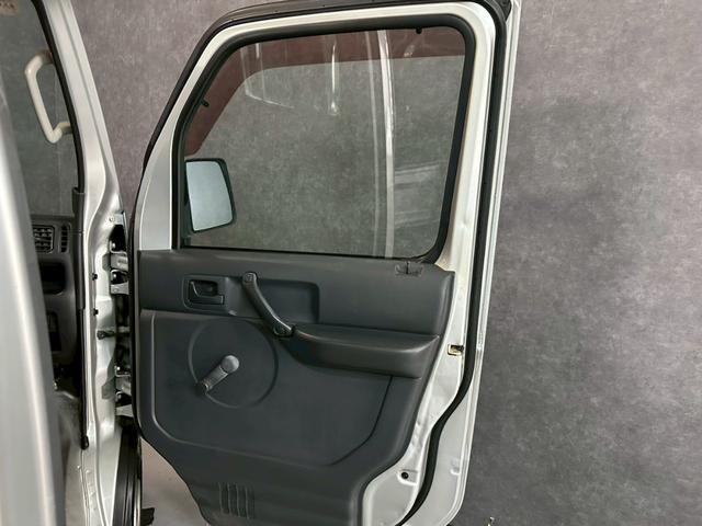 キャリイトラック ＫＵ　エアコン・パワステ　車検８年１１月　４ＷＤ　５ＭＴ　マニュアルギヤシフト　エアコン　ラジオ　ＡＢＳ　ヘッドライトレベライザー　パワステ（32枚目）