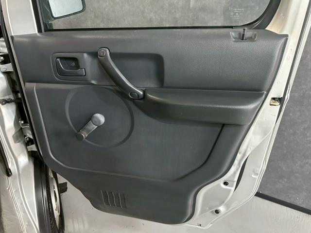 キャリイトラック ＫＵ　エアコン・パワステ　車検８年１１月　４ＷＤ　５ＭＴ　マニュアルギヤシフト　エアコン　ラジオ　ＡＢＳ　ヘッドライトレベライザー　パワステ（38枚目）