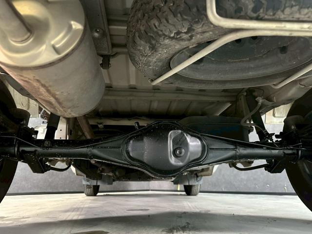 キャリイトラック ＫＵ　エアコン・パワステ　車検８年１１月　４ＷＤ　５ＭＴ　マニュアルギヤシフト　エアコン　ラジオ　ＡＢＳ　ヘッドライトレベライザー　パワステ（50枚目）