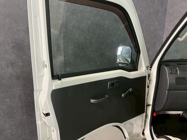 ハイゼットトラック エアコン・パワステ　スペシャル　車検９年１２月　４ＷＤ　５ＭＴ　マニュアルギヤシフト　ラジオ　ＡＢＳ　ＳＲＳエアバッグ　ヘッドライトレベライザー　パワステ（10枚目）