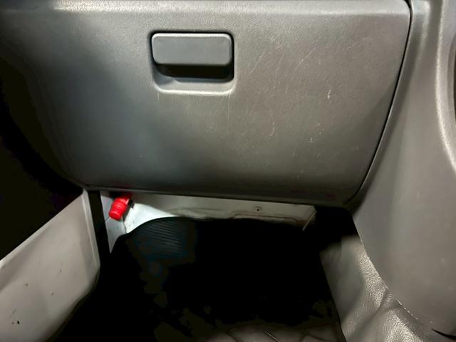 ハイゼットトラック エアコン・パワステ　スペシャル　車検９年１２月　４ＷＤ　５ＭＴ　マニュアルギヤシフト　ラジオ　ＡＢＳ　ＳＲＳエアバッグ　ヘッドライトレベライザー　パワステ（13枚目）