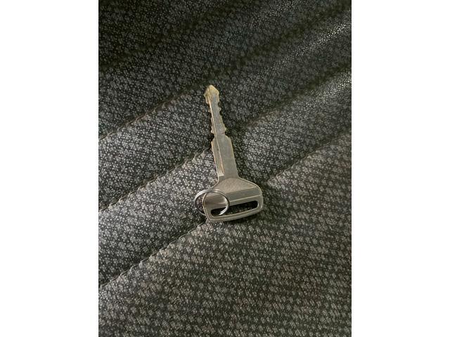 ハイゼットトラック エアコン・パワステ　スペシャル　車検９年１２月　４ＷＤ　５ＭＴ　マニュアルギヤシフト　ラジオ　ＡＢＳ　ＳＲＳエアバッグ　ヘッドライトレベライザー　パワステ（19枚目）