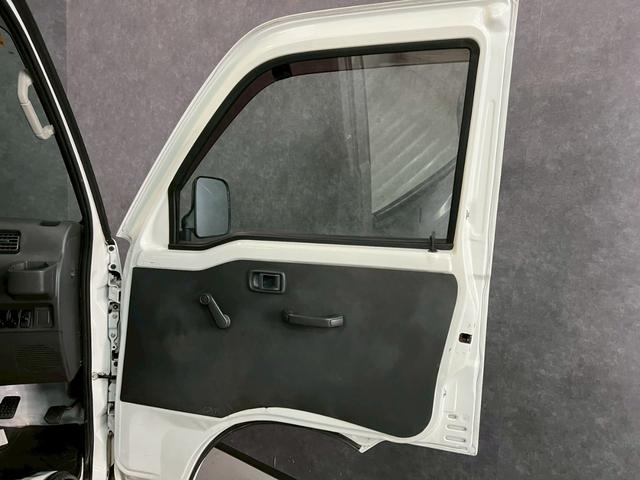 ハイゼットトラック エアコン・パワステ　スペシャル　車検９年１２月　４ＷＤ　５ＭＴ　マニュアルギヤシフト　ラジオ　ＡＢＳ　ＳＲＳエアバッグ　ヘッドライトレベライザー　パワステ（21枚目）