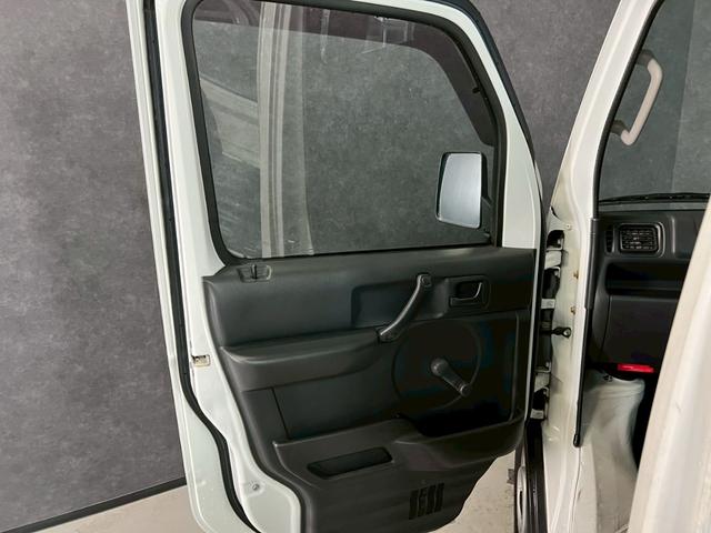 キャリイトラック ＫＣエアコン・パワステ　車検９年６月　４ＷＤ　５ＭＴ　オートギヤシフト　エアコン　ラジオ　ＳＲＳエアバッグ　　ヘッドライトレベライザー　パワステ（7枚目）