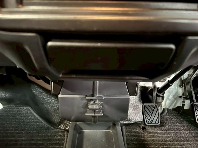 キャリイトラック ＫＣエアコン・パワステ　車検９年６月　４ＷＤ　５ＭＴ　オートギヤシフト　エアコン　ラジオ　ＳＲＳエアバッグ　　ヘッドライトレベライザー　パワステ（12枚目）