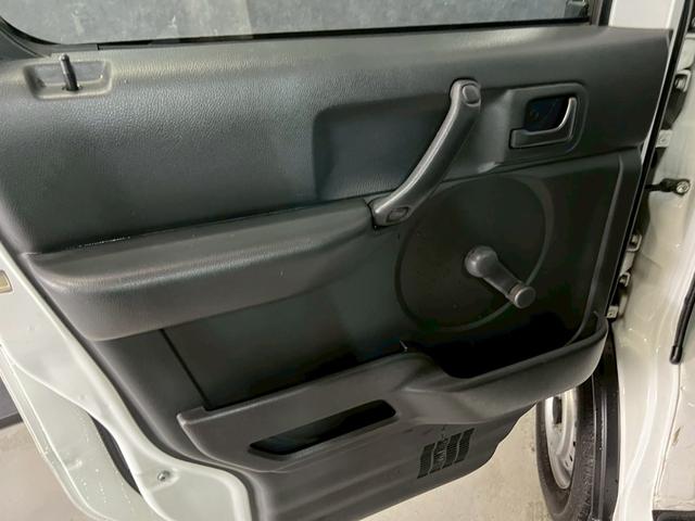 キャリイトラック ＫＣエアコン・パワステ　車検９年６月　４ＷＤ　５ＭＴ　オートギヤシフト　エアコン　ラジオ　ＳＲＳエアバッグ　　ヘッドライトレベライザー　パワステ（14枚目）