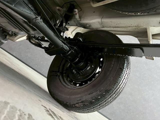 キャリイトラック ＫＣエアコン・パワステ　車検９年６月　４ＷＤ　５ＭＴ　オートギヤシフト　エアコン　ラジオ　ＳＲＳエアバッグ　　ヘッドライトレベライザー　パワステ（15枚目）