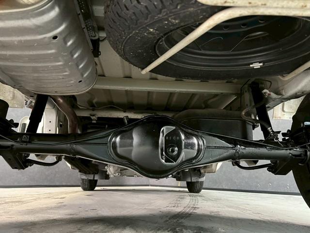 キャリイトラック ＫＣエアコン・パワステ　車検９年６月　４ＷＤ　５ＭＴ　オートギヤシフト　エアコン　ラジオ　ＳＲＳエアバッグ　　ヘッドライトレベライザー　パワステ（30枚目）
