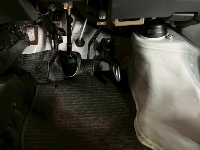 キャリイトラック ＫＣエアコン・パワステ　車検９年６月　４ＷＤ　５ＭＴ　オートギヤシフト　エアコン　ラジオ　ＳＲＳエアバッグ　　ヘッドライトレベライザー　パワステ（32枚目）