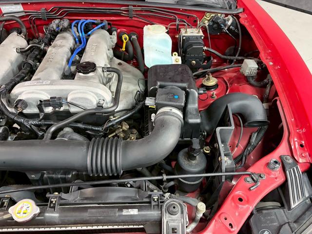 ロードスター ＳＰ　車検８年３月　５ＭＴ　マニュアルギヤシフト　キーレス　新品ホロ　開閉問題なし　雨漏れなし　ガラスコーティング済　プラグコイル新品　ＣＤ　ＳＲＳエアバッグ　　パワステ　パワーウィンドウ　アルミホイール（7枚目）