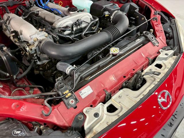 ロードスター ＳＰ　車検８年３月　５ＭＴ　マニュアルギヤシフト　キーレス　新品ホロ　開閉問題なし　雨漏れなし　ガラスコーティング済　プラグコイル新品　ＣＤ　ＳＲＳエアバッグ　　パワステ　パワーウィンドウ　アルミホイール（23枚目）