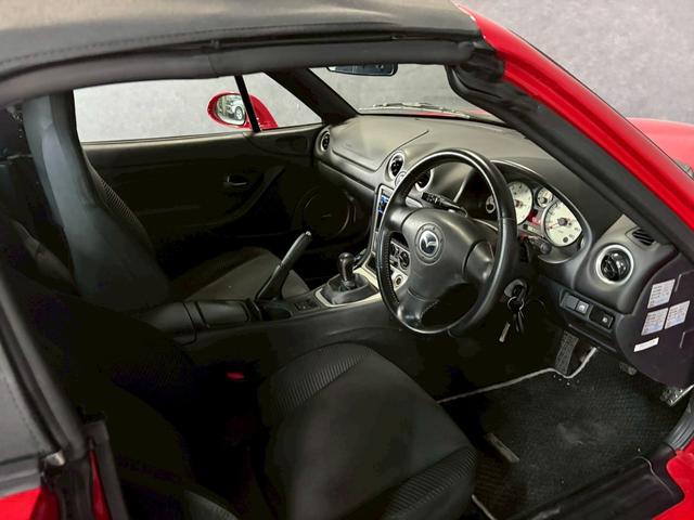 ロードスター ＳＰ　車検８年３月　５ＭＴ　マニュアルギヤシフト　キーレス　新品ホロ　開閉問題なし　雨漏れなし　ガラスコーティング済　プラグコイル新品　ＣＤ　ＳＲＳエアバッグ　　パワステ　パワーウィンドウ　アルミホイール（29枚目）