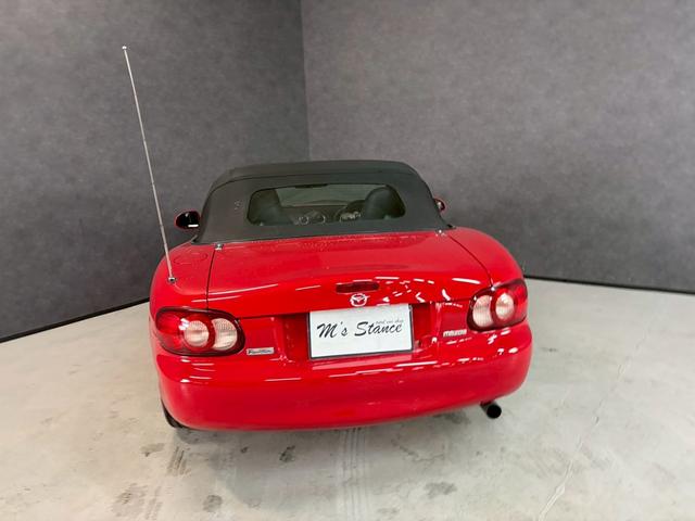 ロードスター ＳＰ　車検８年３月　５ＭＴ　マニュアルギヤシフト　キーレス　新品ホロ　開閉問題なし　雨漏れなし　ガラスコーティング済　プラグコイル新品　ＣＤ　ＳＲＳエアバッグ　　パワステ　パワーウィンドウ　アルミホイール（32枚目）