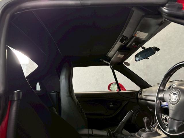 ロードスター ＳＰ　車検８年３月　５ＭＴ　マニュアルギヤシフト　キーレス　新品ホロ　開閉問題なし　雨漏れなし　ガラスコーティング済　プラグコイル新品　ＣＤ　ＳＲＳエアバッグ　　パワステ　パワーウィンドウ　アルミホイール（41枚目）