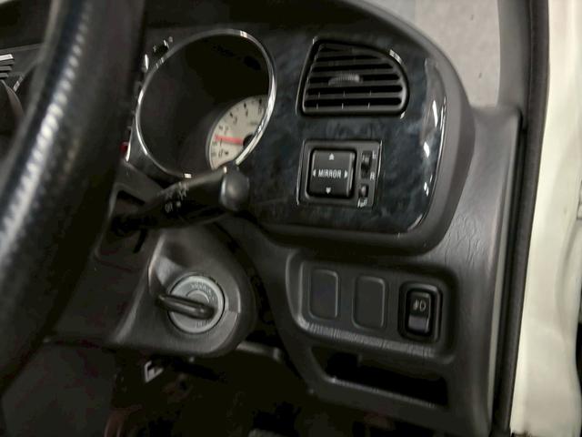 ミラジーノ ミニライトスペシャル　車検９年１２月　４ＷＤ　オートギヤシフト　キーレス　ＣＤ　カセット　ＳＲＳエアバッグ　ヘッドライトレベライザー　パワステ　パワーウィンドウ　スペアータイヤ　シートカバー　フォグランプ　４ＡＴ（15枚目）