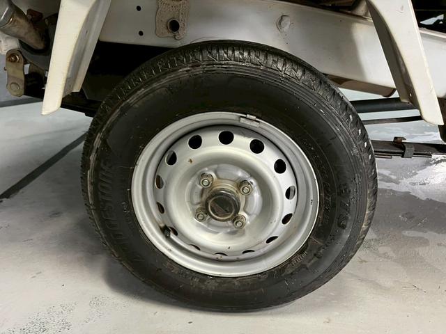 クリッパートラック ＳＤ　車検９年１０月　４ＷＤ　オートギヤシフト　エアコン　ラジオ　ＳＲＳエアバッグ　パワステ　３ＡＴ（9枚目）