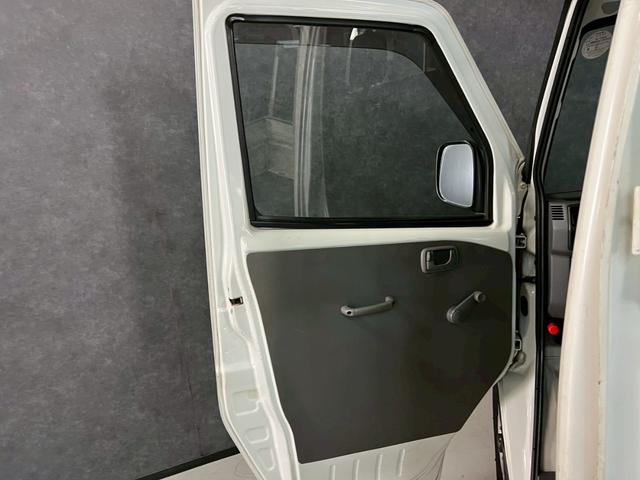 クリッパートラック ＳＤ　車検９年１０月　４ＷＤ　オートギヤシフト　エアコン　ラジオ　ＳＲＳエアバッグ　パワステ　３ＡＴ（16枚目）