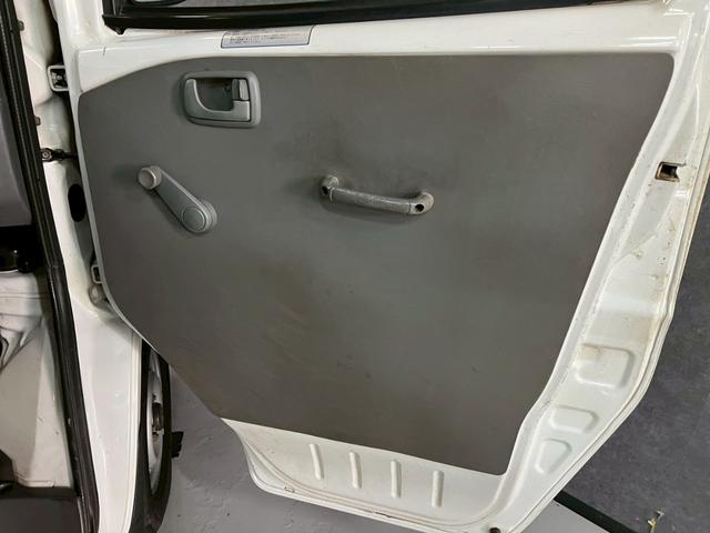 クリッパートラック ＳＤ　車検９年１０月　４ＷＤ　オートギヤシフト　エアコン　ラジオ　ＳＲＳエアバッグ　パワステ　３ＡＴ（23枚目）
