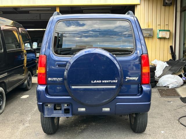 ジムニー ランドベンチャー　特別仕様車　５速ＭＴ　インタークーラーターボ　パートタイム４ＷＤ　高低二段切替式（後輪駆動ベース）　ヒーター付き黒本革シート　ポータブルワンセグナビ　アルミホイール　キーレス（3枚目）