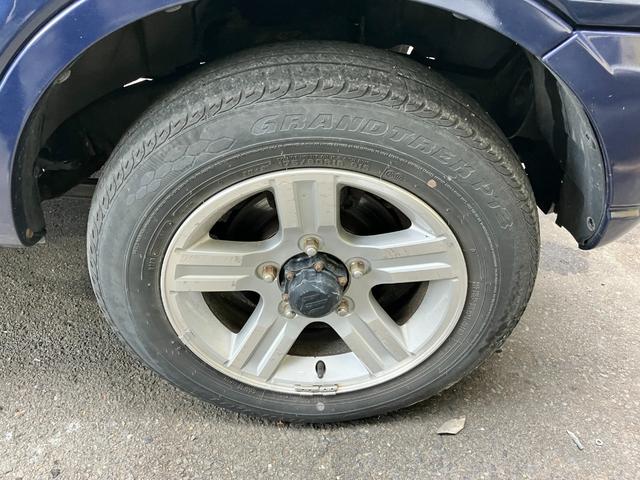 ジムニー ランドベンチャー　特別仕様車　５速ＭＴ　インタークーラーターボ　パートタイム４ＷＤ　高低二段切替式（後輪駆動ベース）　ヒーター付き黒本革シート　ポータブルワンセグナビ　アルミホイール　キーレス（14枚目）
