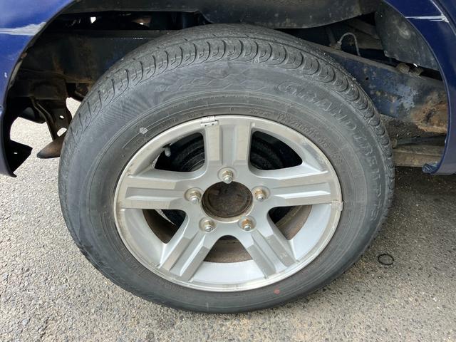 ジムニー ランドベンチャー　特別仕様車　５速ＭＴ　インタークーラーターボ　パートタイム４ＷＤ　高低二段切替式（後輪駆動ベース）　ヒーター付き黒本革シート　ポータブルワンセグナビ　アルミホイール　キーレス（15枚目）
