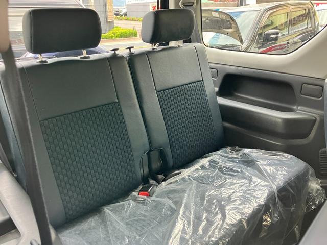 ジムニー ランドベンチャー　特別仕様車　５速ＭＴ　インタークーラーターボ　パートタイム４ＷＤ　高低二段切替式（後輪駆動ベース）　ヒーター付き黒本革シート　ポータブルワンセグナビ　アルミホイール　キーレス（24枚目）