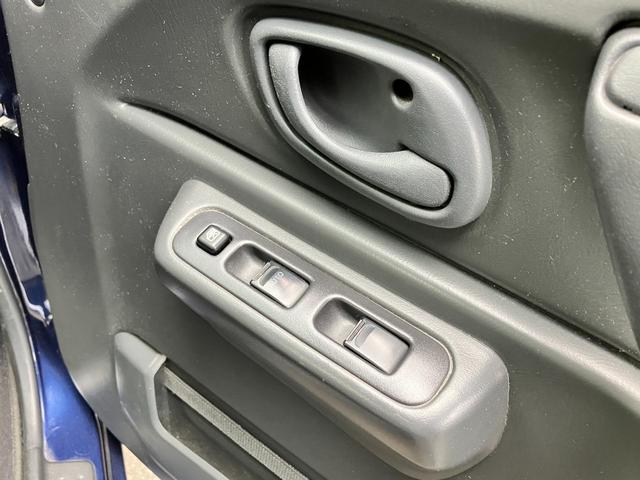 ジムニー ランドベンチャー　特別仕様車　５速ＭＴ　インタークーラーターボ　パートタイム４ＷＤ　高低二段切替式（後輪駆動ベース）　ヒーター付き黒本革シート　ポータブルワンセグナビ　アルミホイール　キーレス（29枚目）