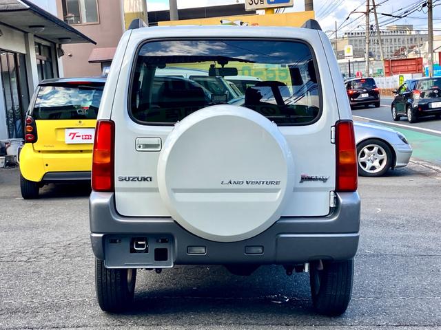 ジムニー ランドベンチャー　４ＷＤ　５速ＭＴ　ツートンカラー　禁煙車　シートヒーター　ポータブルナビ　ＥＴＣ　キーレス　ルーフレール　アルミホイール（6枚目）