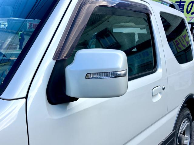 ジムニー ランドベンチャー　４ＷＤ　５速ＭＴ　ツートンカラー　禁煙車　シートヒーター　ポータブルナビ　ＥＴＣ　キーレス　ルーフレール　アルミホイール（10枚目）