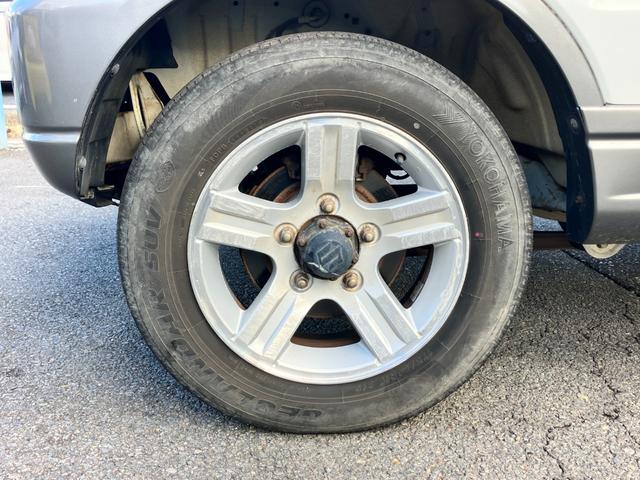 ジムニー ランドベンチャー　４ＷＤ　５速ＭＴ　ツートンカラー　禁煙車　シートヒーター　ポータブルナビ　ＥＴＣ　キーレス　ルーフレール　アルミホイール（15枚目）