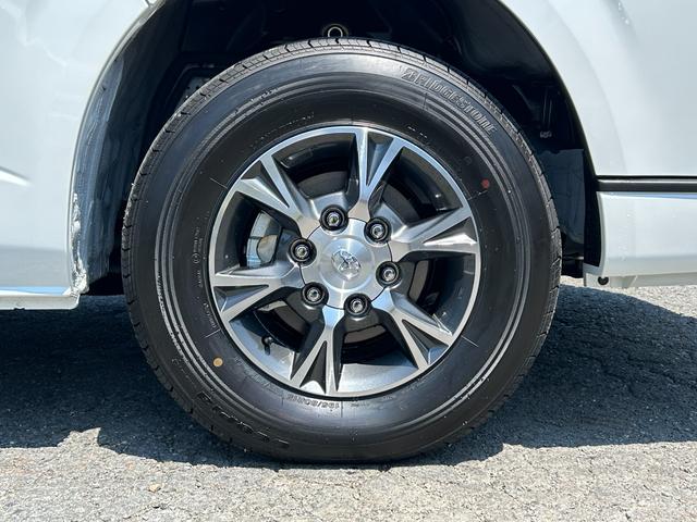 ハイエースワゴン ワゴン２．７ＧＬロング　ミドルルーフ　４ＷＤ　【メーカーオプション】パールホワイト／ＬＥＤヘッドランプシステム／デジタルインナーミラー／パノラミックビューモニター／パワースライドドア【オプション】フォグランプ／純正１５インチアルミ／スペアキー（27枚目）
