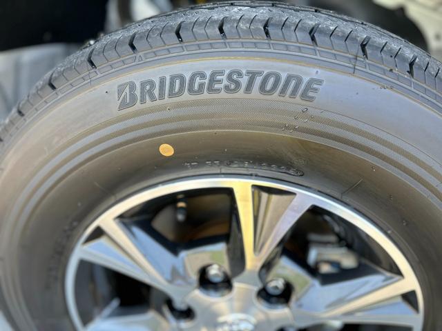 ハイエースワゴン ワゴン２．７ＧＬロング　ミドルルーフ　４ＷＤ　【メーカーオプション】パールホワイト／ＬＥＤヘッドランプシステム／デジタルインナーミラー／パノラミックビューモニター／パワースライドドア【オプション】フォグランプ／純正１５インチアルミ／スペアキー（30枚目）