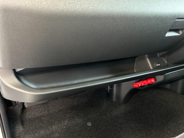 ハイエースワゴン ワゴン２．７ＧＬロング　ミドルルーフ　４ＷＤ　【メーカーオプション】パールホワイト／ＬＥＤヘッドランプシステム／デジタルインナーミラー／パノラミックビューモニター／パワースライドドア【オプション】フォグランプ／純正１５インチアルミ／スペアキー（41枚目）