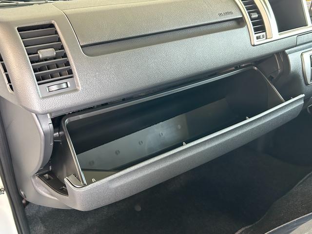 ハイエースワゴン ワゴン２．７ＧＬロング　ミドルルーフ　４ＷＤ　【メーカーオプション】パールホワイト／ＬＥＤヘッドランプシステム／デジタルインナーミラー／パノラミックビューモニター／パワースライドドア【オプション】フォグランプ／純正１５インチアルミ／スペアキー（47枚目）