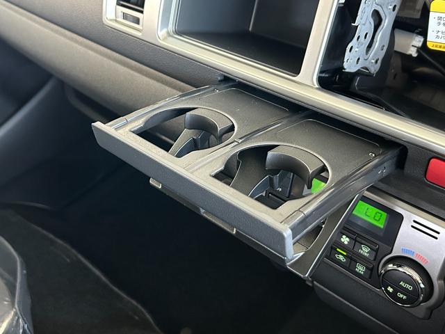 ハイエースワゴン ワゴン２．７ＧＬロング　ミドルルーフ　４ＷＤ　【メーカーオプション】パールホワイト／ＬＥＤヘッドランプシステム／デジタルインナーミラー／パノラミックビューモニター／パワースライドドア【オプション】フォグランプ／純正１５インチアルミ／スペアキー（53枚目）