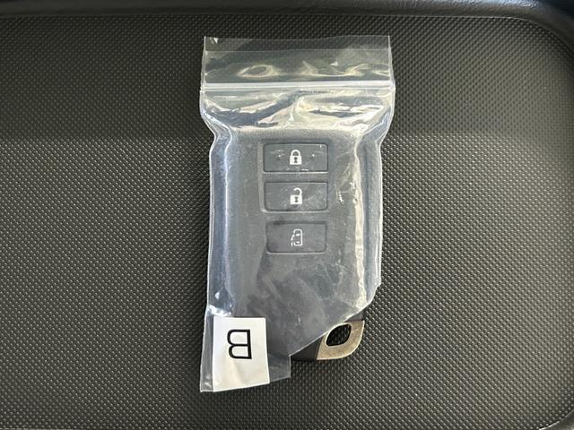 ハイエースワゴン ワゴン２．７ＧＬロング　ミドルルーフ　４ＷＤ　【メーカーオプション】パールホワイト／ＬＥＤヘッドランプシステム／デジタルインナーミラー／パノラミックビューモニター／パワースライドドア【オプション】フォグランプ／純正１５インチアルミ／スペアキー（71枚目）