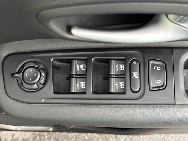 ジープ・レネゲード リミテッド　リミテッド／純正ルーフキャリア／純正ナビ（ナビ・Ｂｌｕｅｔｏｏｔｈ・バックカメラ）／純正アルミホイール／パワーシート／ＪＥＥＰドライブレコーダー／ＥＴＣ２．０／ブラインドスポットモニター（38枚目）