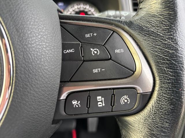 ジープ・レネゲード リミテッド　リミテッド／純正ルーフキャリア／純正ナビ（ナビ・Ｂｌｕｅｔｏｏｔｈ・バックカメラ）／純正アルミホイール／パワーシート／ＪＥＥＰドライブレコーダー／ＥＴＣ２．０／ブラインドスポットモニター（51枚目）