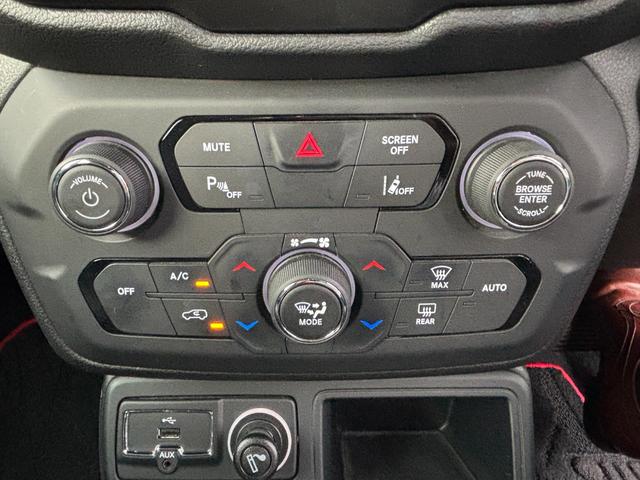 ジープ・レネゲード リミテッド　リミテッド／純正ルーフキャリア／純正ナビ（ナビ・Ｂｌｕｅｔｏｏｔｈ・バックカメラ）／純正アルミホイール／パワーシート／ＪＥＥＰドライブレコーダー／ＥＴＣ２．０／ブラインドスポットモニター（60枚目）