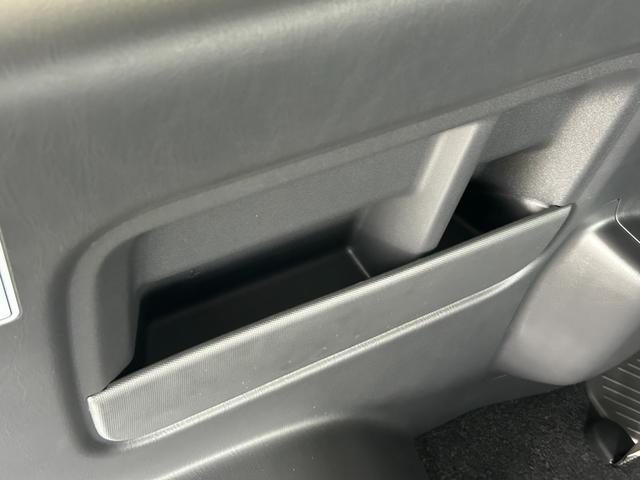 ハイエースバン ロングスーパーＧＬ　登録済み未使用車　アースカラーＰＫＧ　デジタルインナーミラー　パノラミックビューモニター　両側パワースライドドア（70枚目）