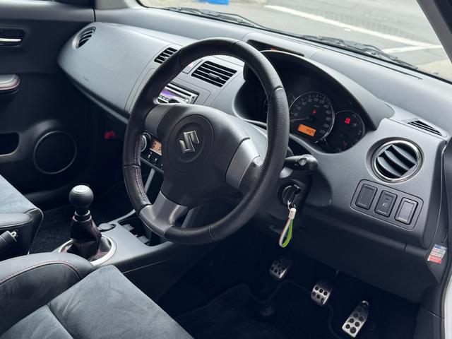 スイフト スポーツ　ワンオーナー車両　５ＭＴ　レカロハーフレザーシート　ＨＩＤヘッドライト　ＨＩＤヘッドライト　ＣＤ　純正アルミ　新品タイヤ　ＡＢＳ（10枚目）