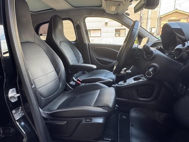 スマートフォーフォー ＢＲＡＢＵＳ　エクスクルーシブ　ブラバスエクスクルーシブ　アクティブブレーキ　グラスルーフ　９ｉｎナビ　フルセグＴＶ　バックカメラ　レザーシート　クルーズコントロール　２．０ＥＴＣ　シートヒーター　ＩＳＯＦＩＸ（11枚目）